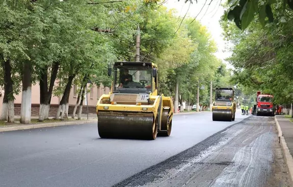 На одной из главных улиц Нальчика установлены плавающие люки из высокопрочного чугуна от компании 
